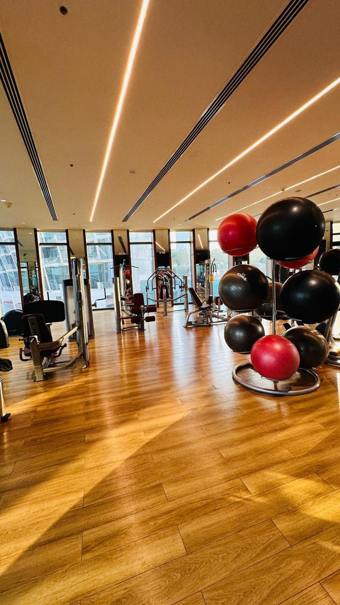Mall Direct Connection - Burj Vista Apartment *