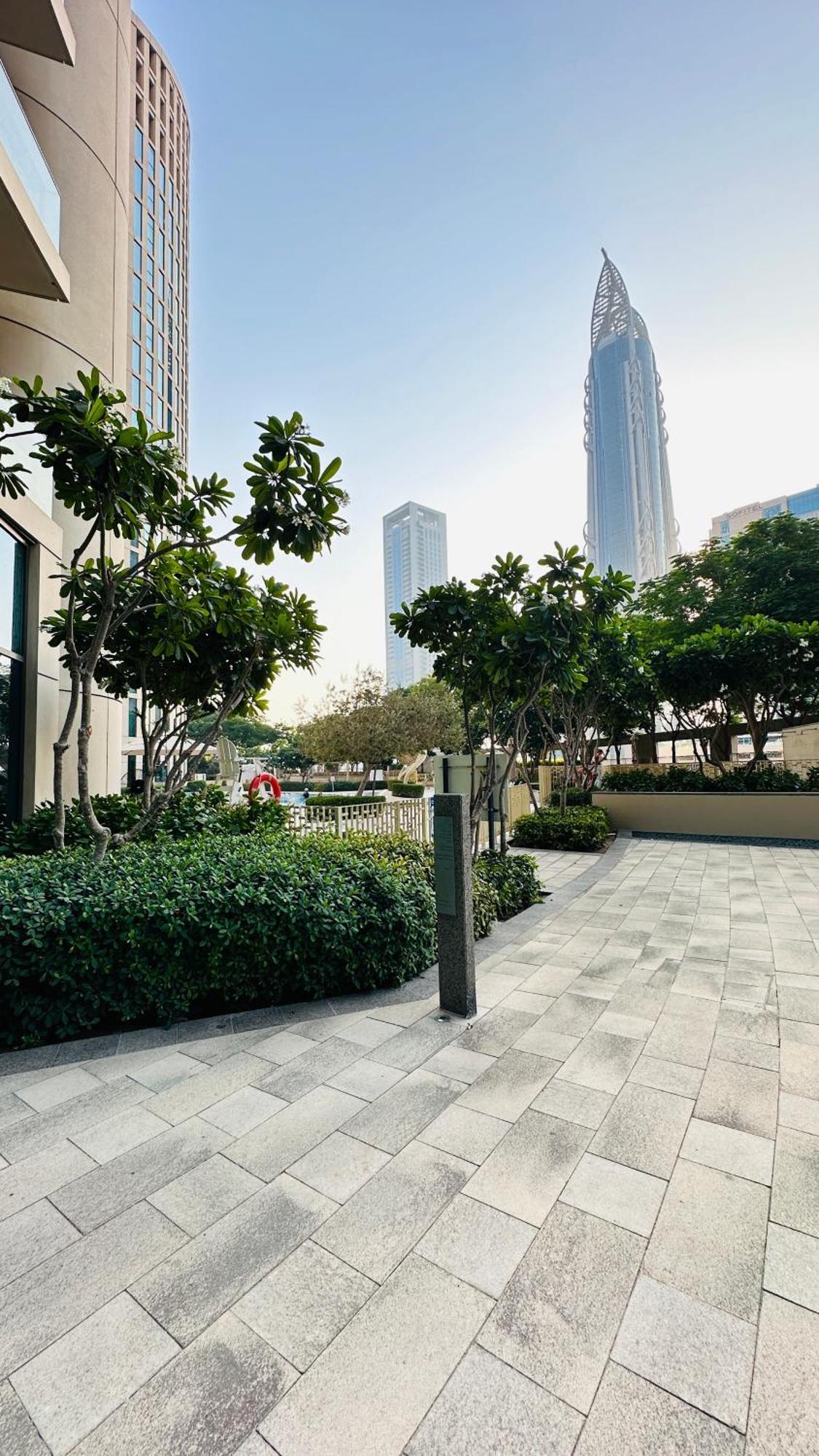 Mall Direct Connection - Burj Vista Apartment *