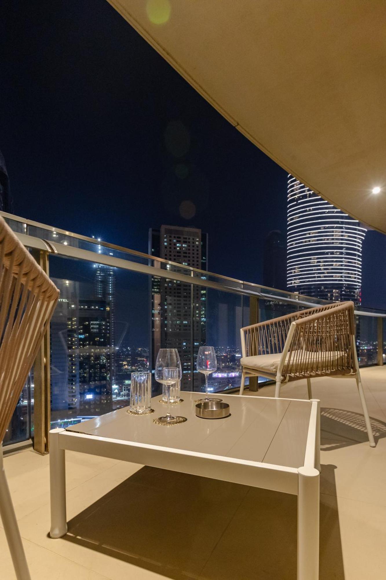 Mall Direct Connection - Burj Vista Apartment