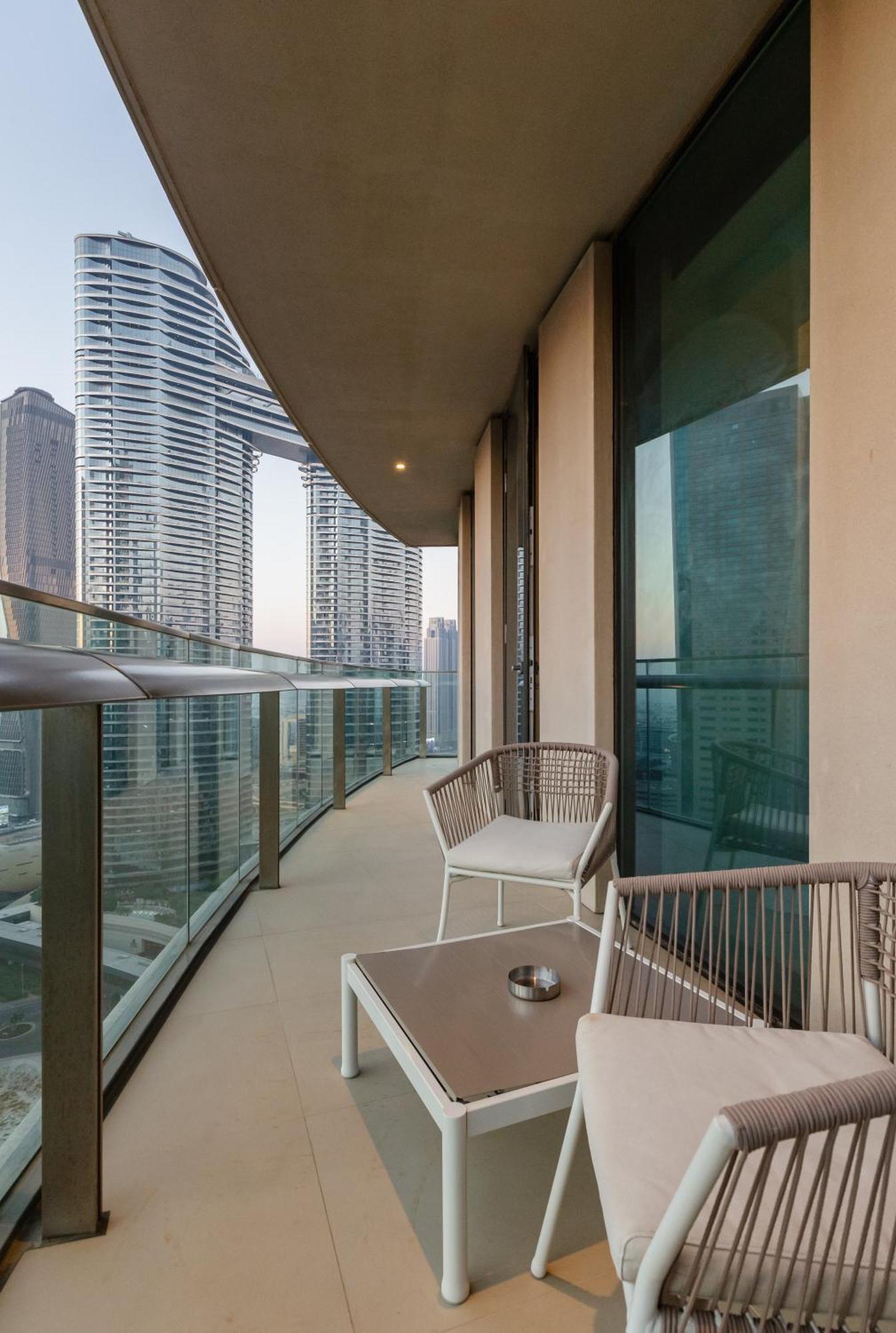 Mall Direct Connection - Burj Vista Apartment *