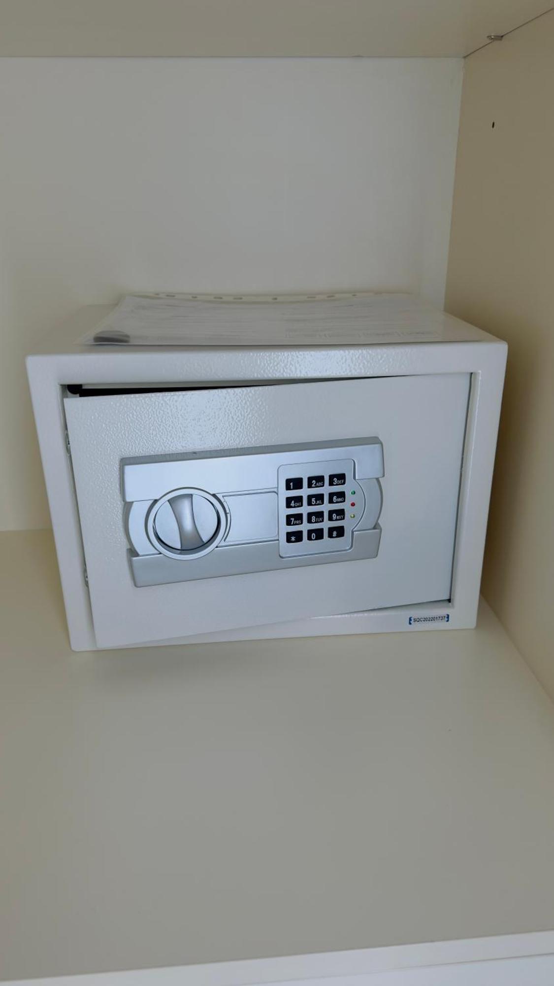 Mall Direct Connection - Burj Vista Apartment *