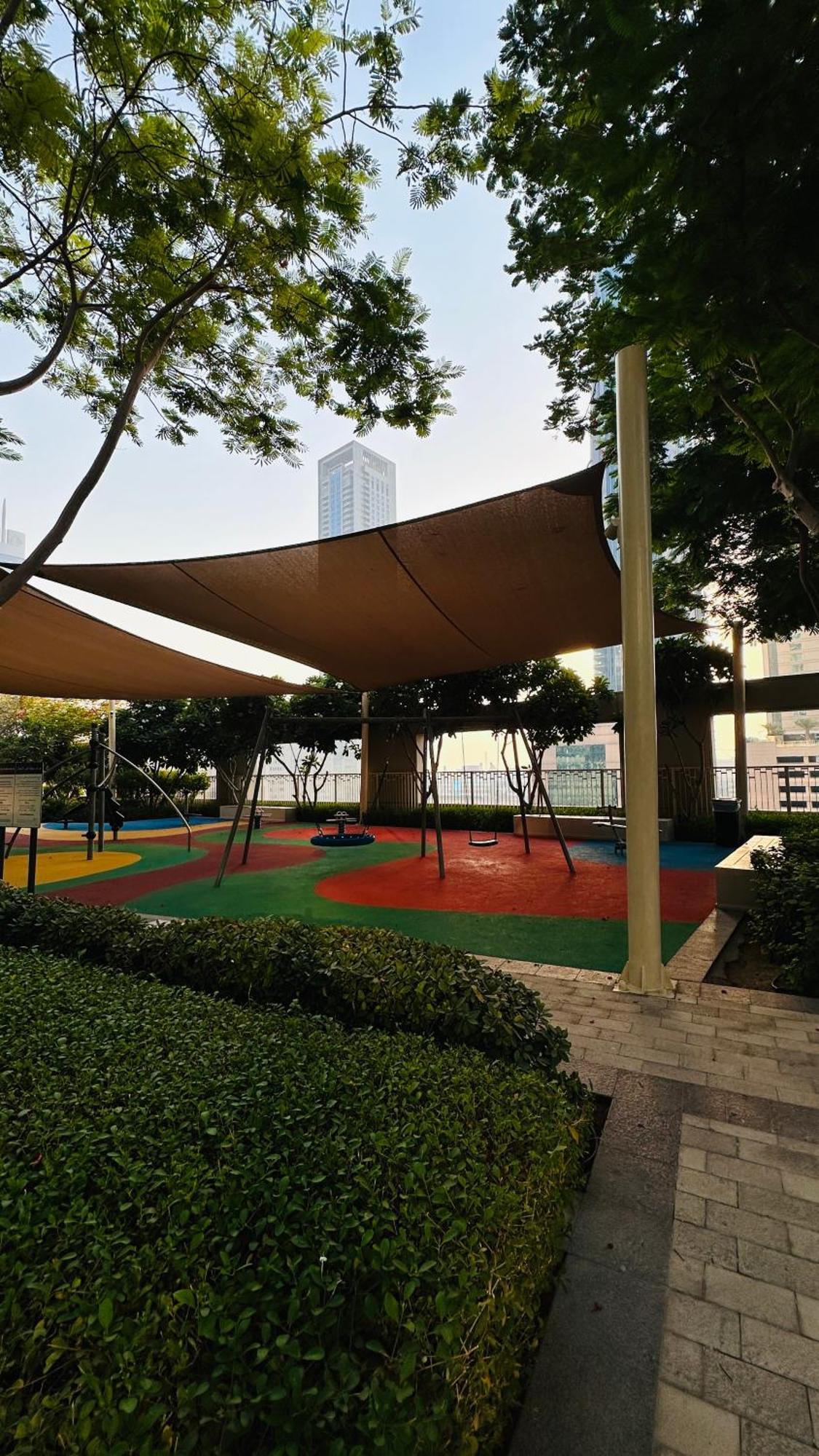 Mall Direct Connection - Burj Vista Apartment