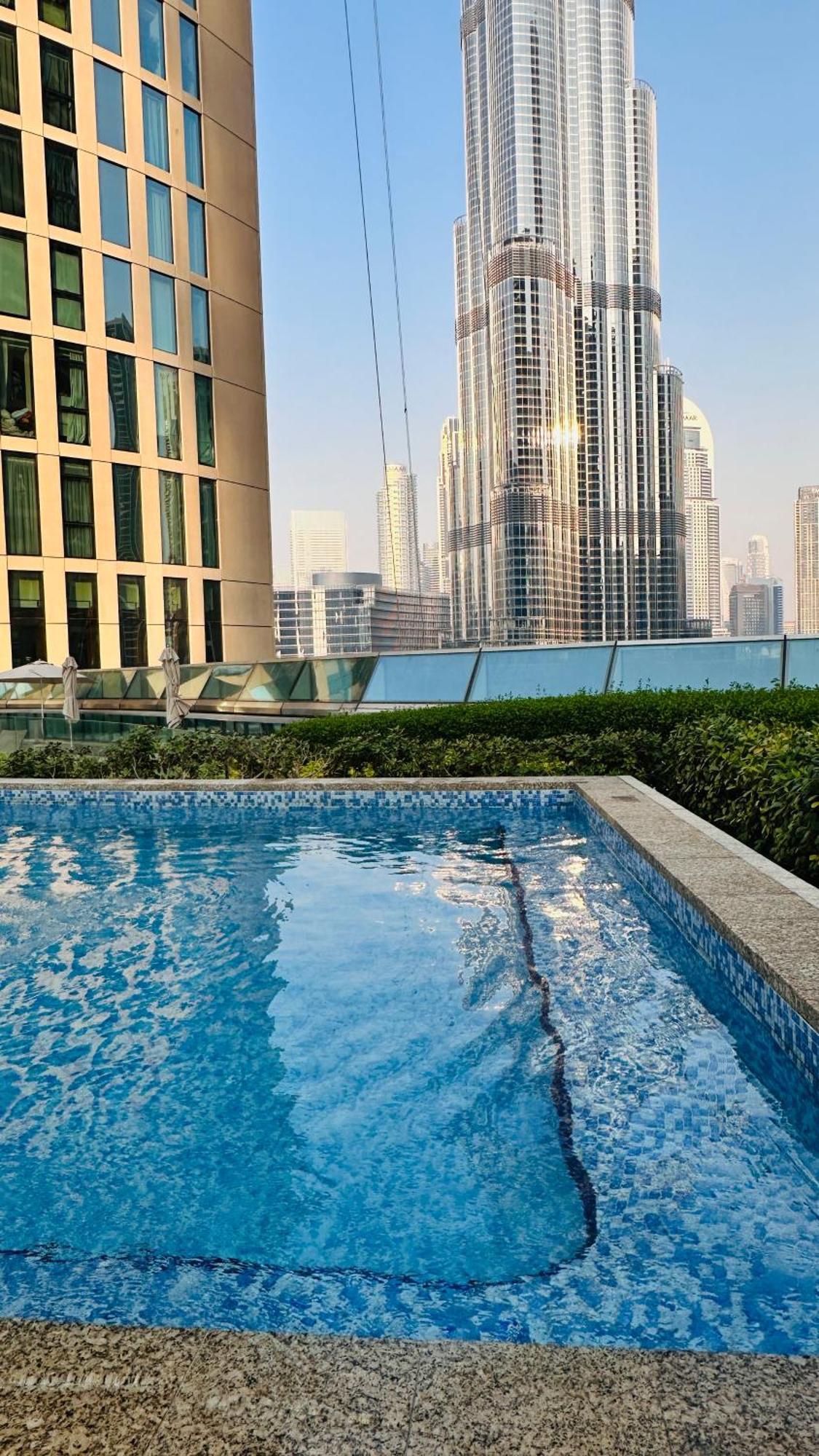 Mall Direct Connection - Burj Vista * Dubai