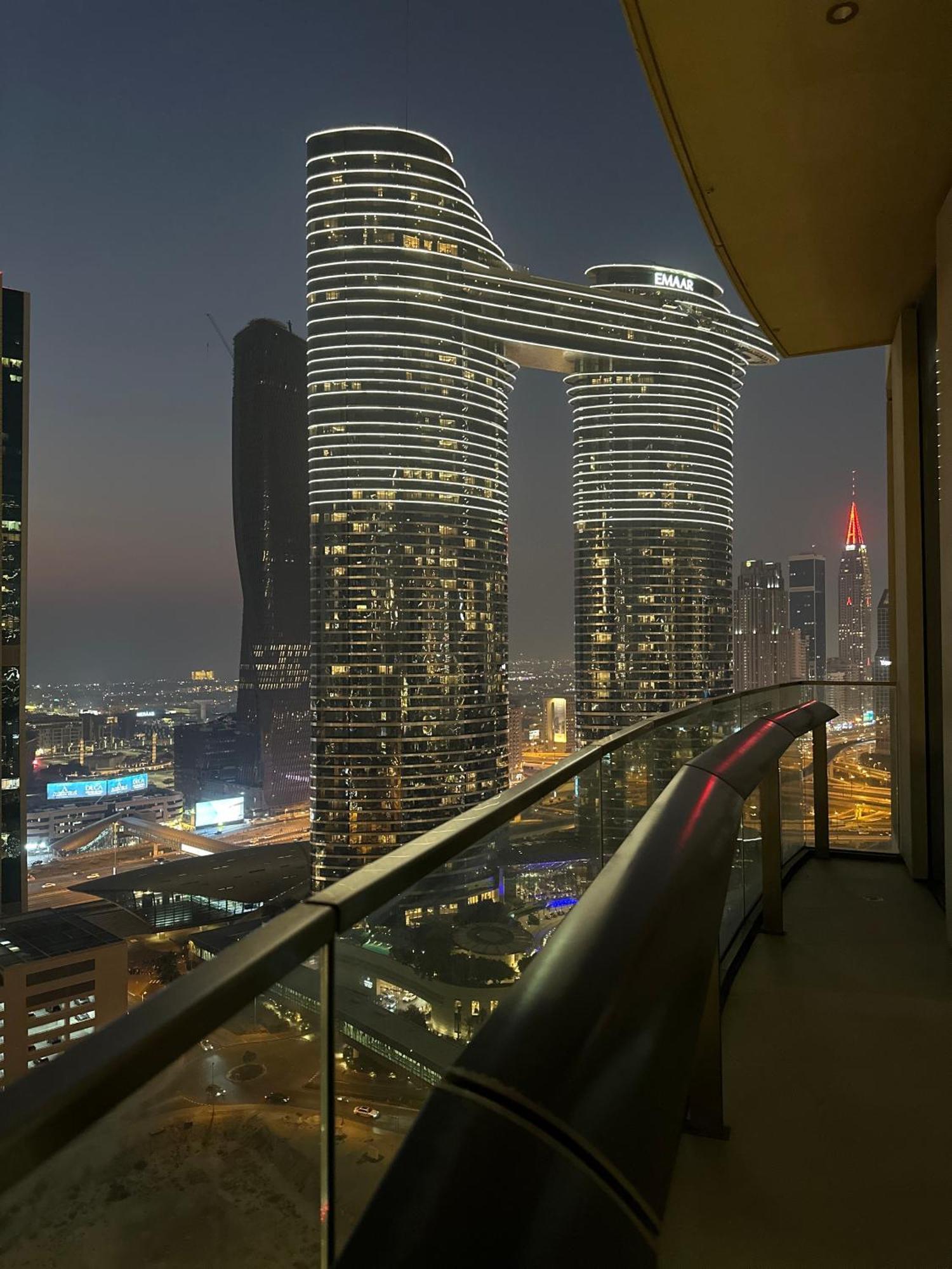 Mall Direct Connection - Burj Vista Apartment Dubai