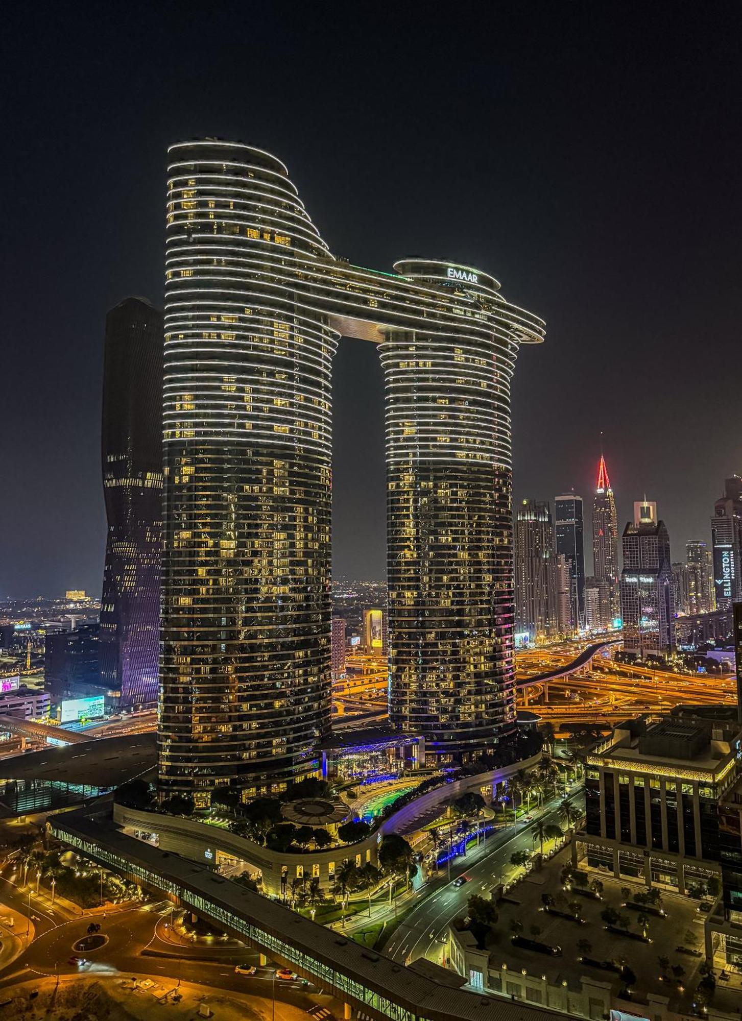 Mall Direct Connection - Burj Vista * Dubai